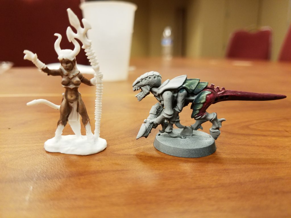 Lots of texture on the Tyranid, none on the Daemonette.